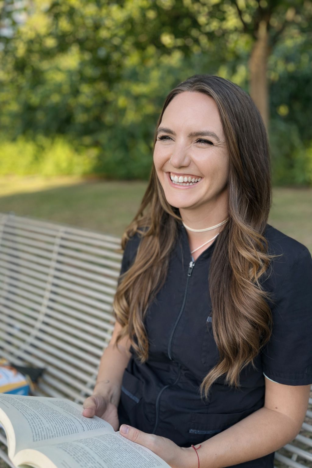 Dra. Ariadna Manero, médica especialista en medicina integrativa y salud digestiva, en retrato profesional